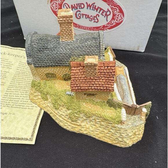 Vtg 1987 David Winter Lock Keepers Cottage The Midlands Collection MIB W/ COA - Picture 4 of 11